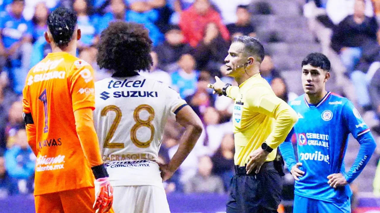 Cruz Azul busca castigo para árbitro por fractura de Kevin Mier