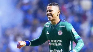 Kevin Mier recibió la peor noticia: Cruz Azul ya tiene fecha para su cirugía tras ser fracturado por Carrasquilla de Pumas