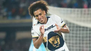 Carrasquilla de Pumas no aprende: De nuevo hace criminal entrada como a Kevin Mier en el Panamá vs Guatemala