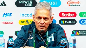 Reinaldo Rueda lloró en conferencia de prensa por la eliminación de Honduras ante Costa Rica del Mundial 2026