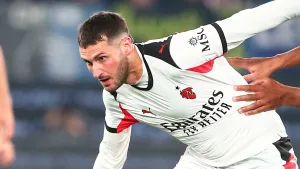 ¿Por qué no juega Santiago Giménez hoy en AC Milan vs Lazio por la Serie A 2025-26?