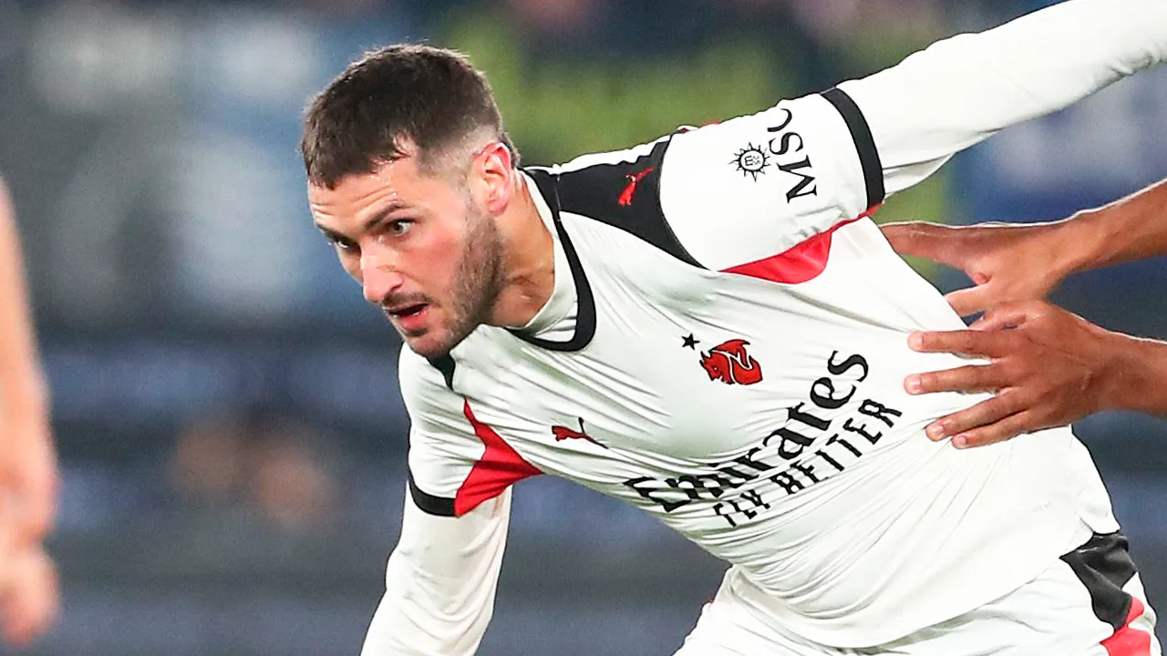 Santi Giménez no juega hoy en AC Milan ante Lazio.