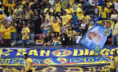 Las aficiones de ambos clubes desataron una intensa pelea.