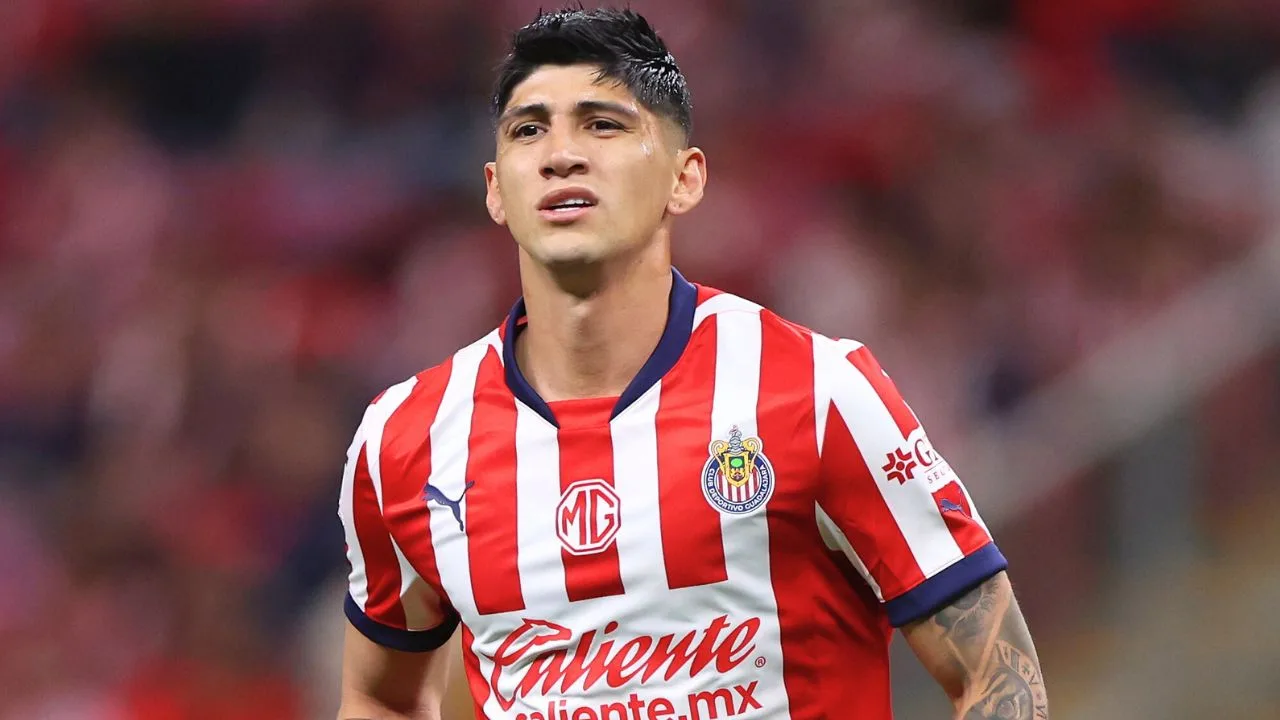 Dónde está Alan Pulido: Esta es la razón por la que fue borrado de Chivas.