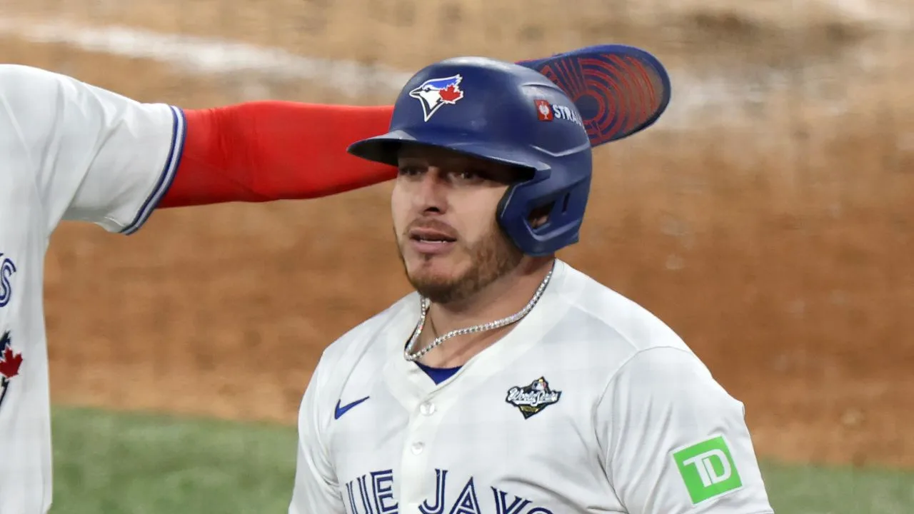 Alejandro Kirk, el receptor mexicano de los Toronto Blue Jays. 