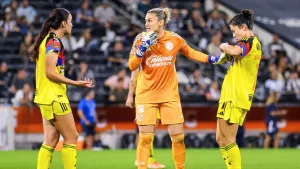 De futbolistas a la Fórmula 1: jugadoras del América prueban suerte en los pits