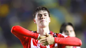 Armando González vive un gran momento en Liga MX con Chivas.