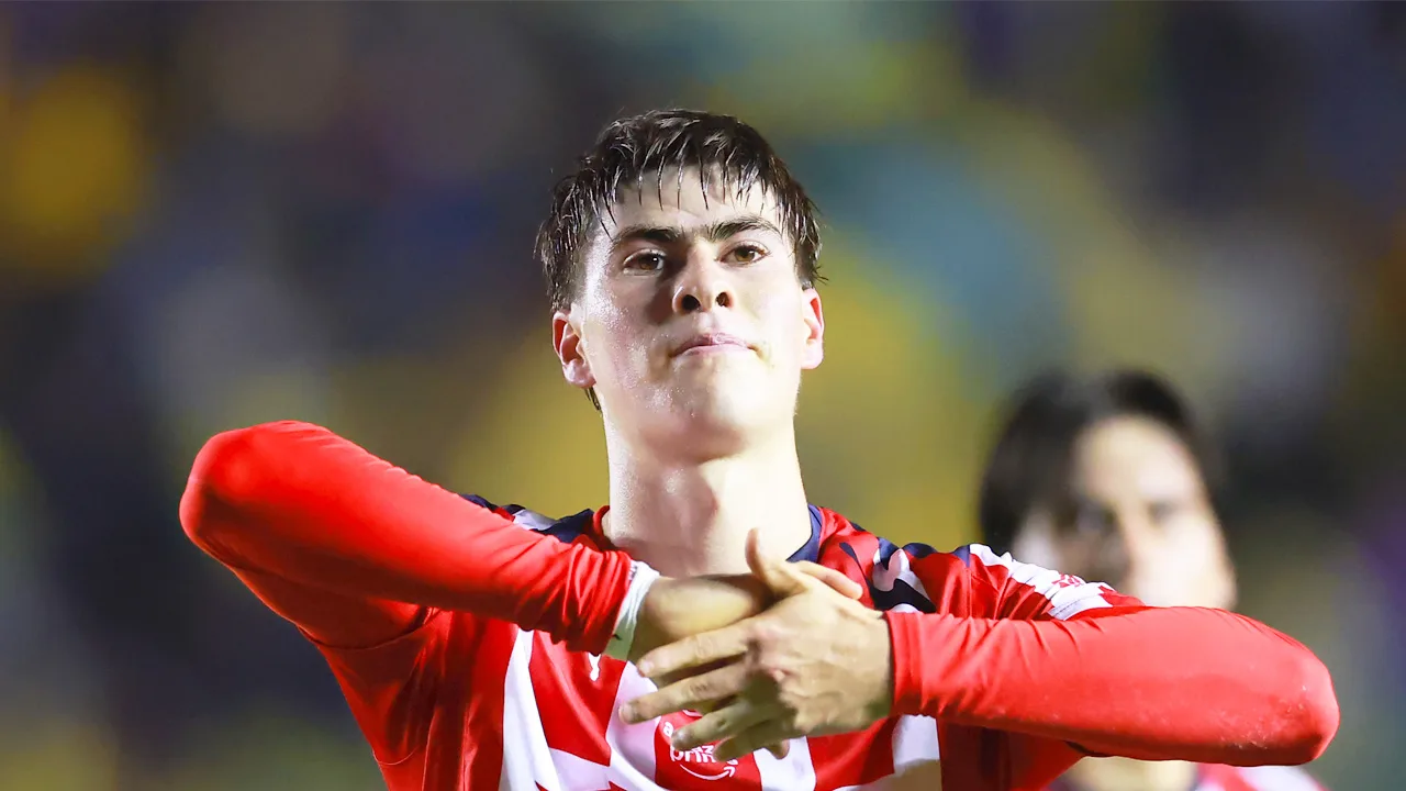 Armando González vive un gran momento en Liga MX con Chivas.