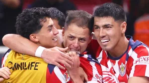 Chicharito lanza emotivo mensaje tras anotar su último gol con Chivas y pasa la estafeta a la Hormiga