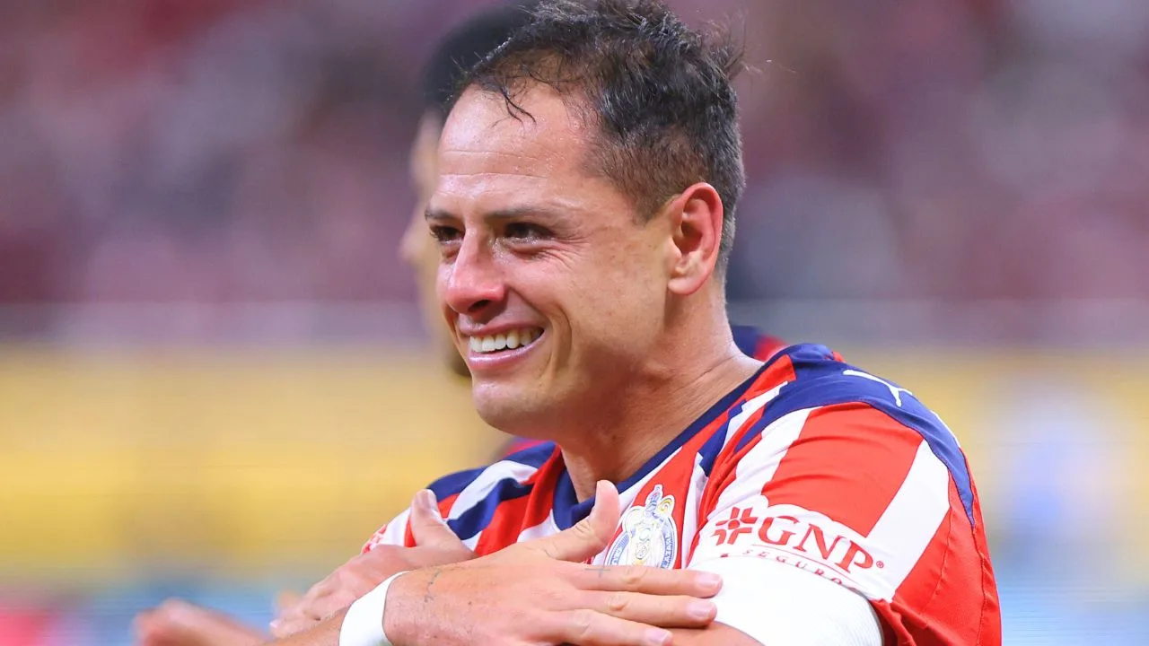 Chicharito rompe en llanto en su último gol con Chivas vs Rayados de Monterrey.