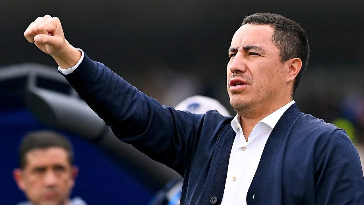 Así fue la brutal respuesta de Efraín Juárez, DT de Pumas, ante reclamos de la afición.