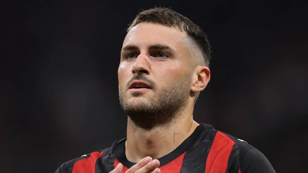 Santiago Giménez, delantero mexicano.