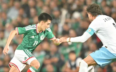 Gilberto Mora en México vs Uruguay.