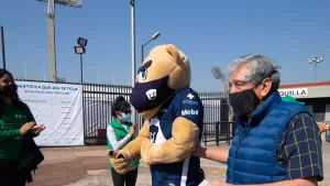 Goyo, mascota de Pumas, se disfraza y causa sensación en CU en triunfo de los Auriazules