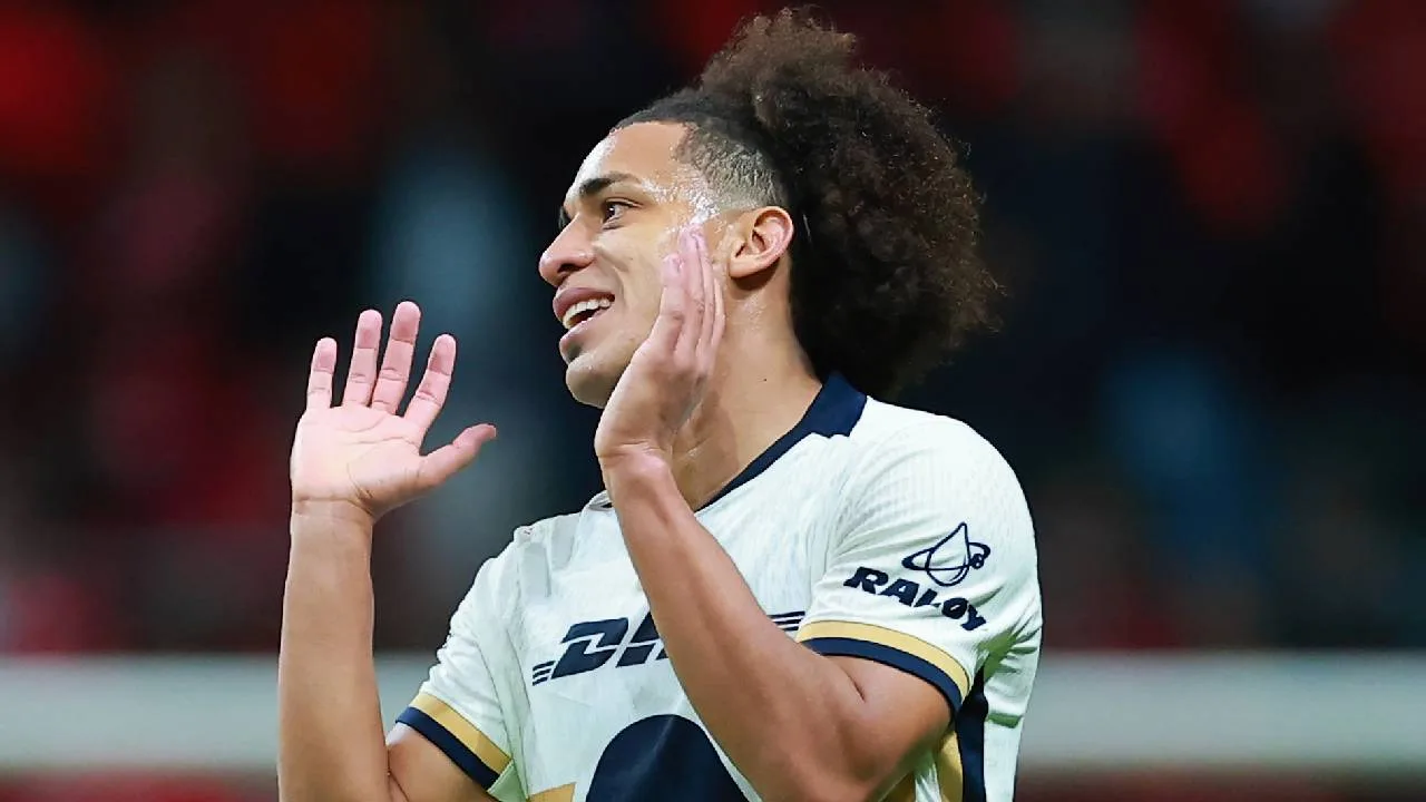 Adalberto Carrasquilla, jugador de Pumas.