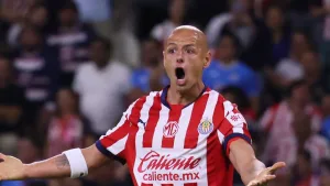 Por qué no juega Chicharito en el duelo de Cruz Azul vs Chivas, de la Liguilla del Apertura 2025