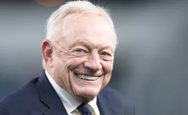 Jerry Jones se adelantó y deslizó los movimientos de Dallas Cowboys.