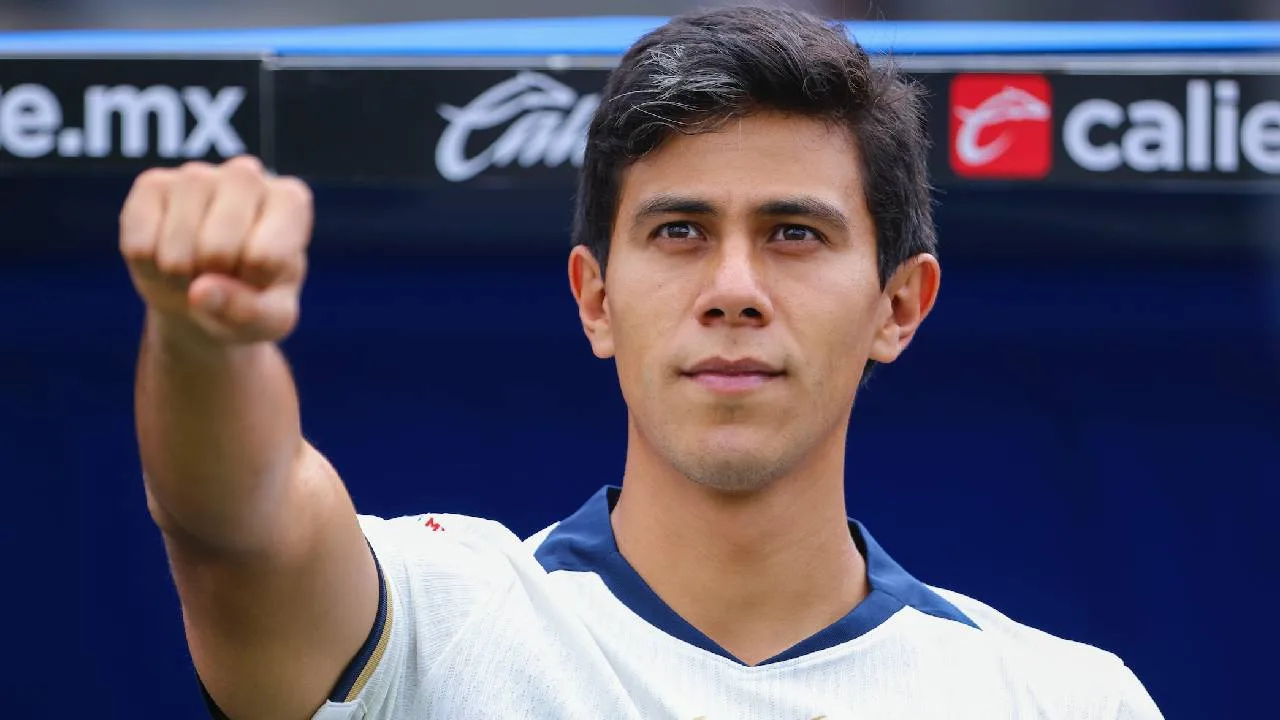 José Juan Macías, delantero mexicano.