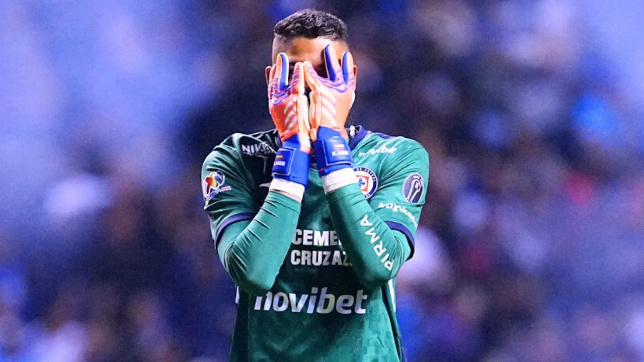 Tras fractura a Kevin Mier en el Cruz Azul vs Pumas, Liga MX toma drástica medida con el VAR.