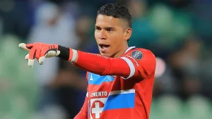 Kevin Mier rompe el silencio y lanza mensaje a Cruz Azul antes de entrar al quirófano tras fractura