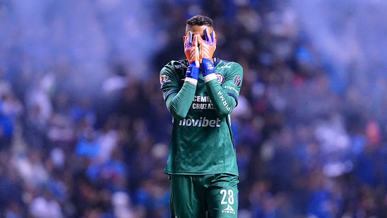 Kevin Mier y su dura baja en Cruz Azul...¿le traerán competencia?