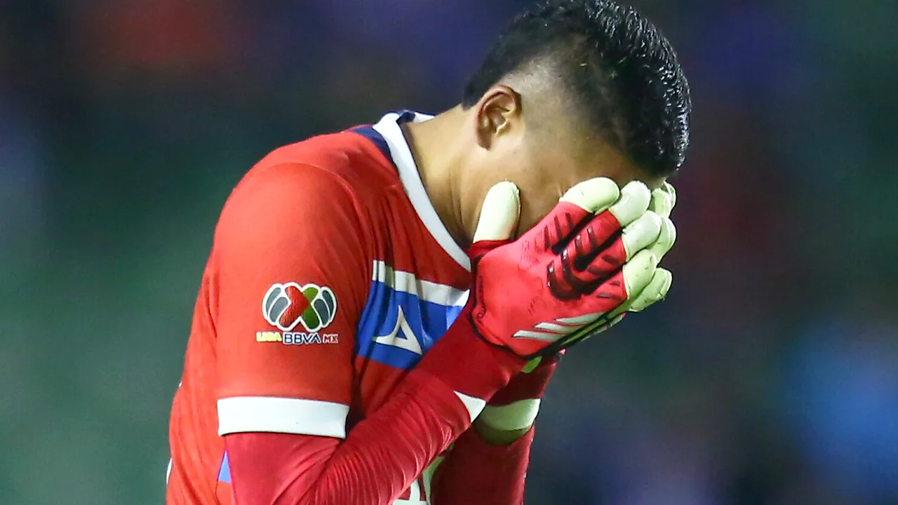 Kevin Mier causará bajas por varios meses en Cruz Azul.