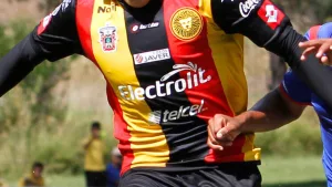 Ex futbolista de Leones Negro estaría prófugo tras sacar un arma en partido amateur en Jalisco