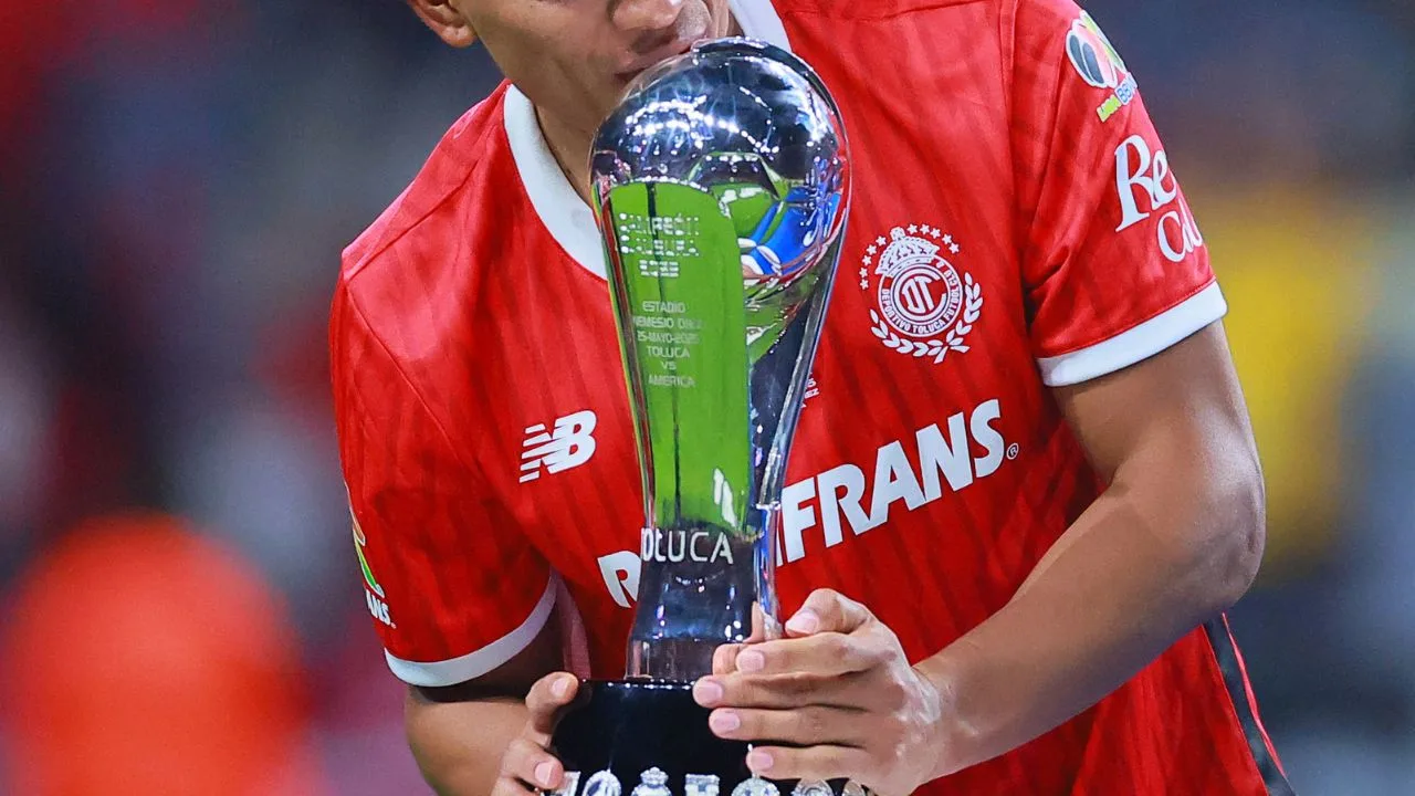 Trofeo de la Liga MX. 