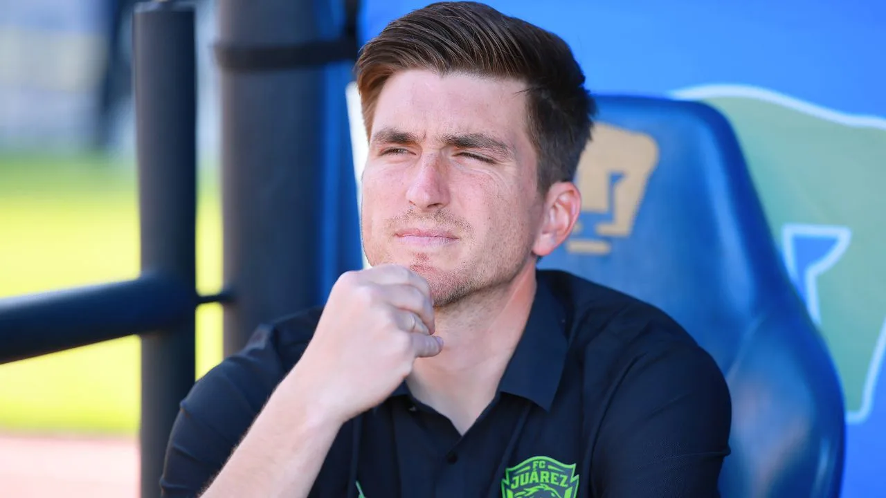 Dejó las canchas por la universidad, regresó como DT, llevó a Juárez a la Liguilla, y hoy sería nuevo entrenador del Necaxa.