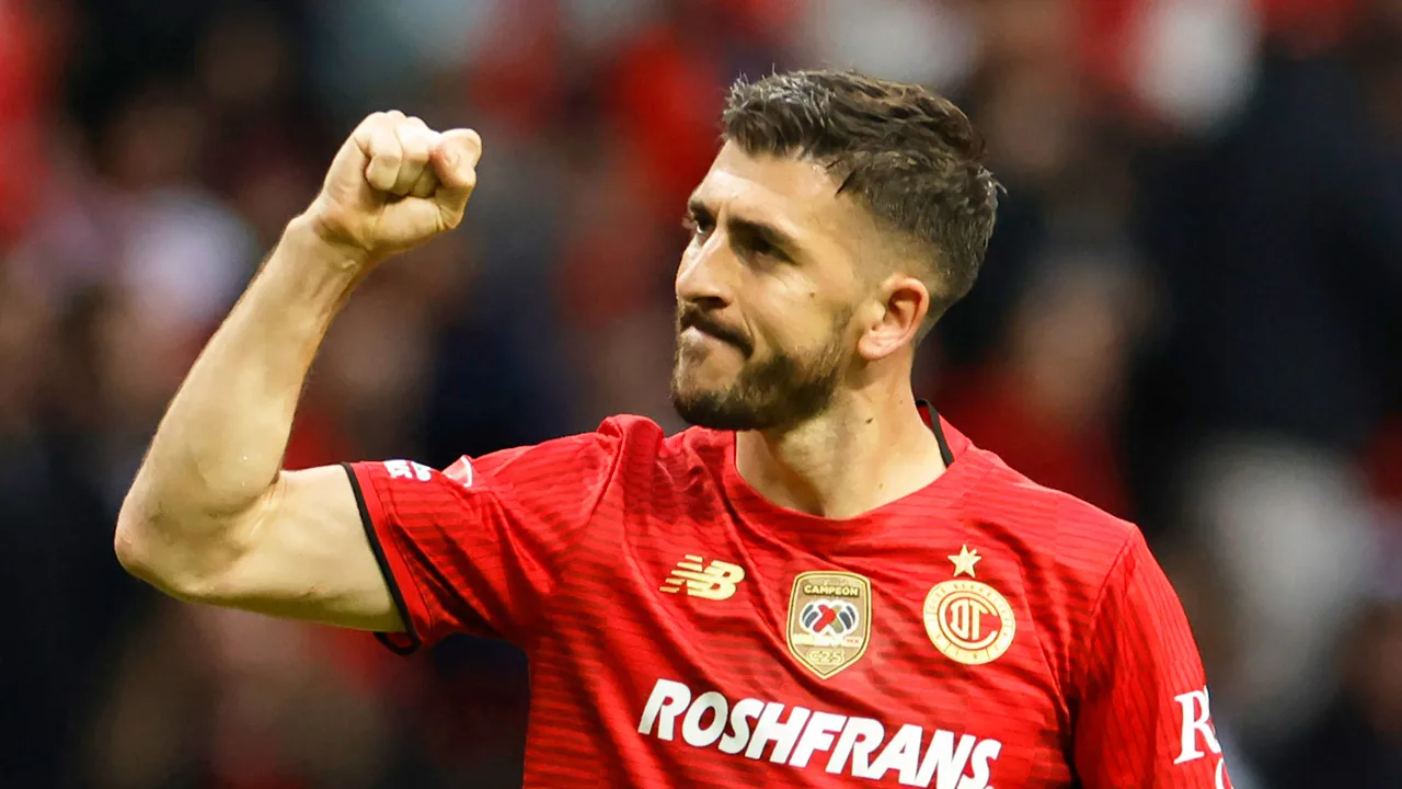 Paulinho consigue otra vez el campeón de goleo.