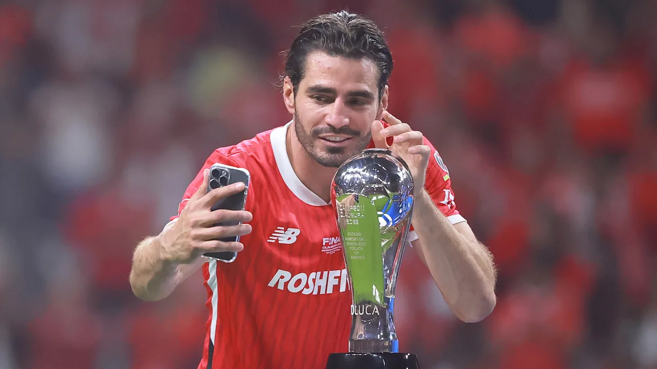 Pollo Briseño, campeón con Toluca.