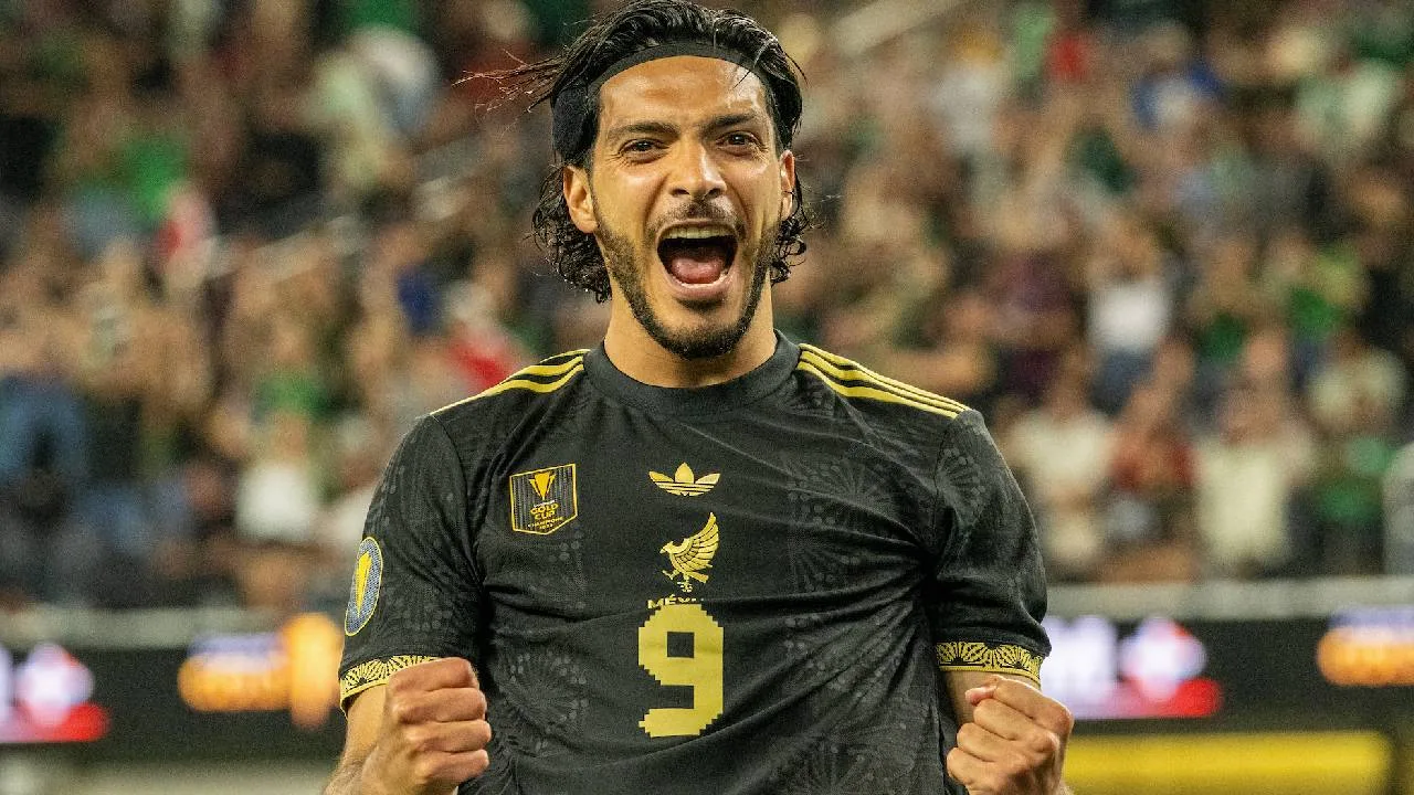 Raúl Jiménez, delantero del Tri.