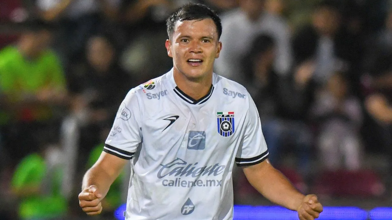 Querétaro vence a Juárez, califica a Chivas y obliga a Pumas a misión imposible.