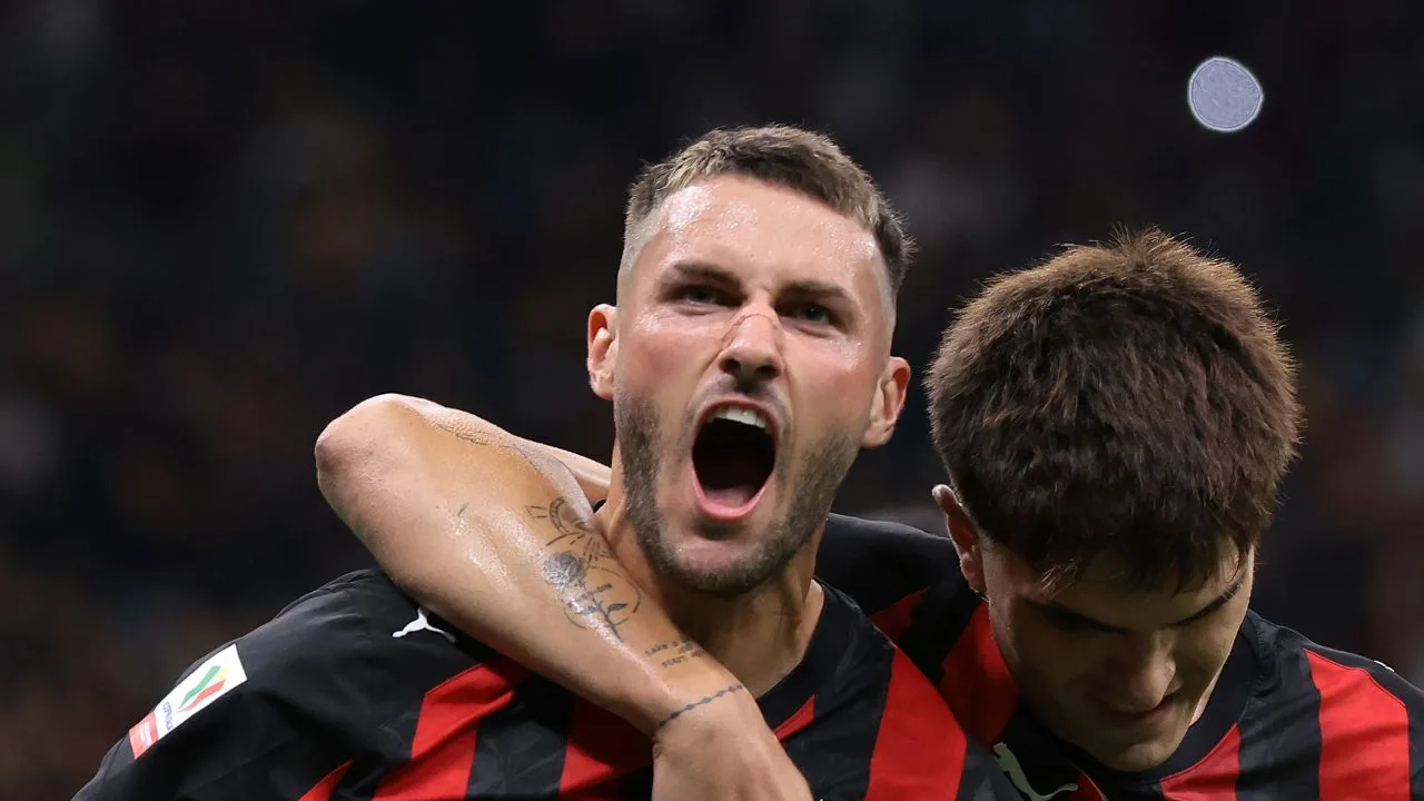 Santiago Gimenez, delantero del AC Milan. 