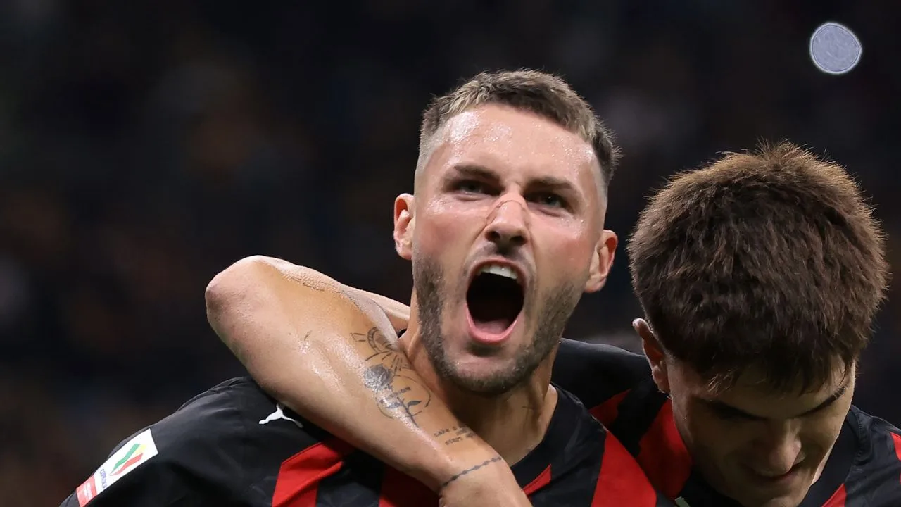 Santiago Gimenez, delantero del AC Milan. 