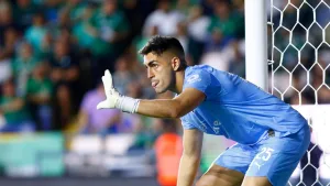 Por qué no jugó Santiago Mele con Monterrey vs América si con Bielsa es titular indiscutible