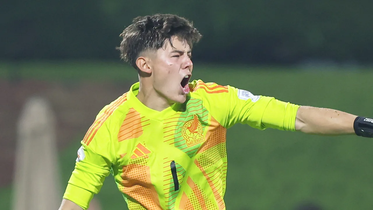 Santi López, portero de México Sub 17.