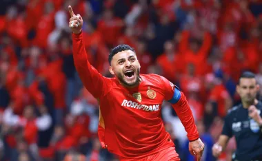 Alexis Vega y su regalo a la afición.