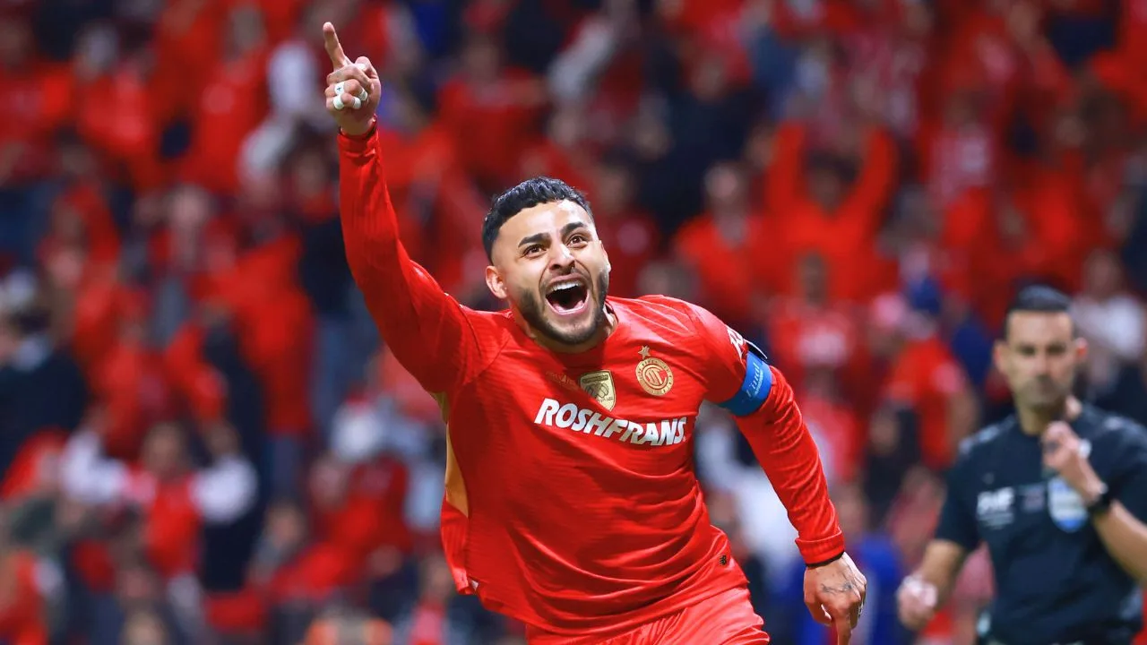 Alexis Vega y su regalo a la afición.