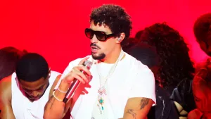 Bad Bunny irrumpe en la Arena México durante la función del CMLL con una máscara que emociona a los mexicanos