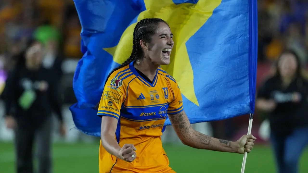 Diana Ordoñez celebrando el título de Tigres en la Liga MX Femenil