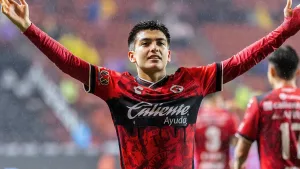 ¡El mejor del mundo! Gilberto Mora deja a todos sin palabras al liderar un impresionante ranking