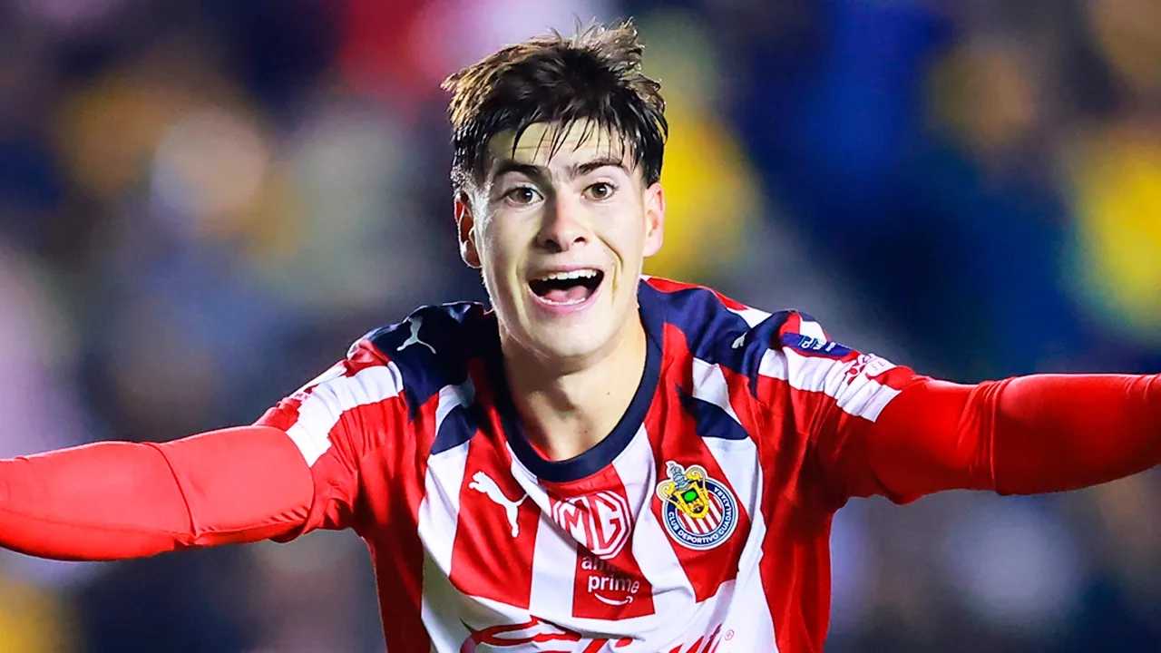 Chivas extiende el contrato del Hormiga González.