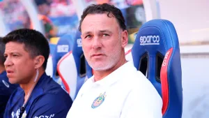 La delantera de lujo con la que Chivas y Gabriel Milito sueñan para el Clausura 2026