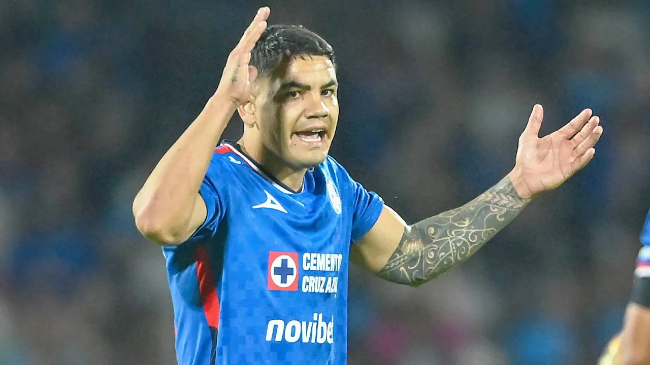 Cruz Azul: Toro Fernández falla penal ante Tigres Semifinal del Apertura 2025 