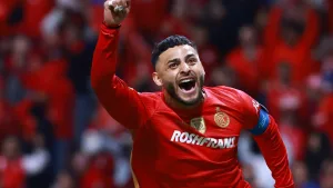 Alexis Vega y la locura que cuesta el outfit que presumió tras el bicampeonato con Toluca