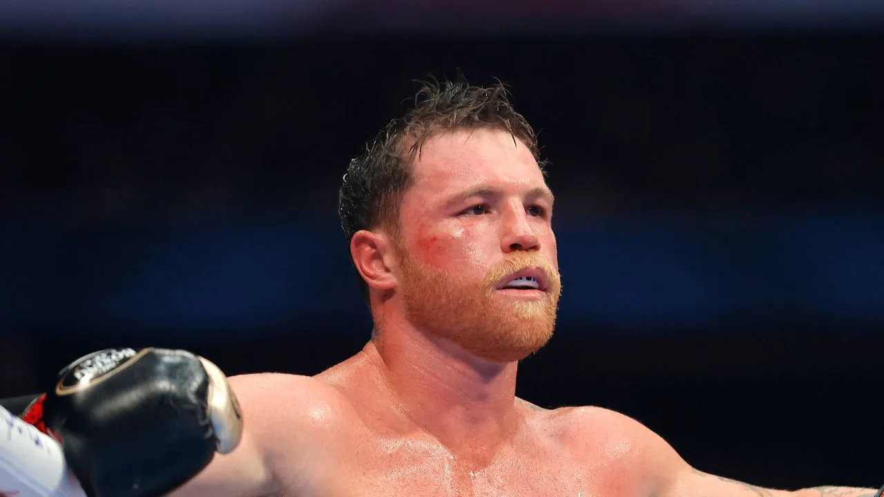 Saúl Álvarez, ex Campeón unificado de los pesos super medianos. 