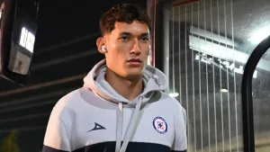 ¿Por qué no juega Chiquete Orozco en el Cruz Azul vs Flamengo por la Copa Intercontinental?