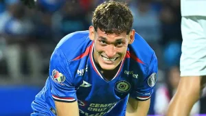 Parece que se fue al IMSS: Chiquete Orozco de Cruz Azul no sabría su diagnóstico por esta razón