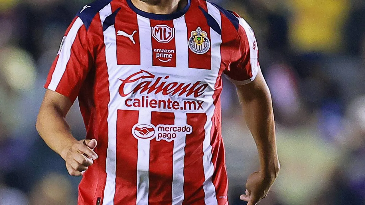 Los movimientos continúan en Chivas.
